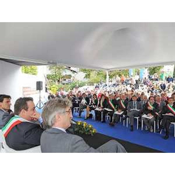 Renzo Tondo (Presidente Friuli Venezia Giulia) e Marco Lenna (Sindaco Forni di Sotto) alla cerimonia per l'inserimento delle Dolomiti nella lista del patrimonio naturale dell'Unesco. (Forni di Sotto 03/10/09)