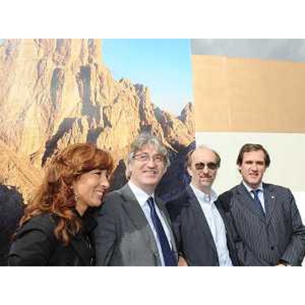 Michela Gasparutti (Capo segreteria Presidente Tondo), Renzo Tondo (Presidente Friuli Venezia Giulia), Riccardo Riccardi (Assessore regionale Viabilità e Trasporti) e Roberto Menia (Sottosegretario Ambiente) alla cerimonia per l'inserimento delle Dolomiti nella lista del patrimonio naturale dell'Unesco. (Forni di Sotto 03/10/09)