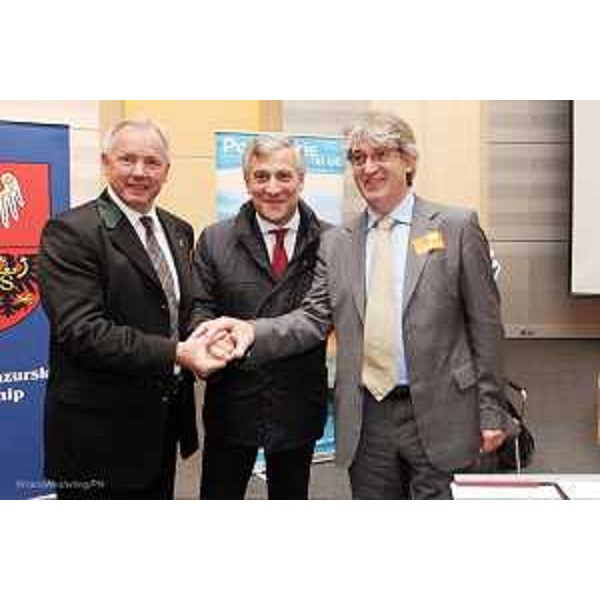 Gerard Doerfler (Governatore Carinzia), Antonio Tajani (Vicepresidente Parlamento europeo e Commissario europeo Trasporti) e Renzo Tondo (Presidente Friuli Venezia Giulia) nella sede del Parlamento europeo a Bruxelles. (Bruxelles 06/10/09)
