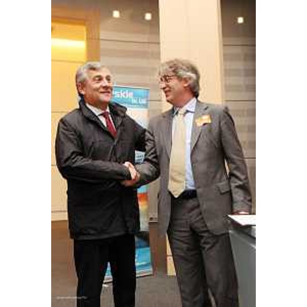 Antonio Tajani (Vicepresidente Parlamento europeo e Commissario europeo Trasporti) e Renzo Tondo (Presidente Friuli Venezia Giulia) nella sede del Parlamento europeo a Bruxelles. (Bruxelles 06/10/09)