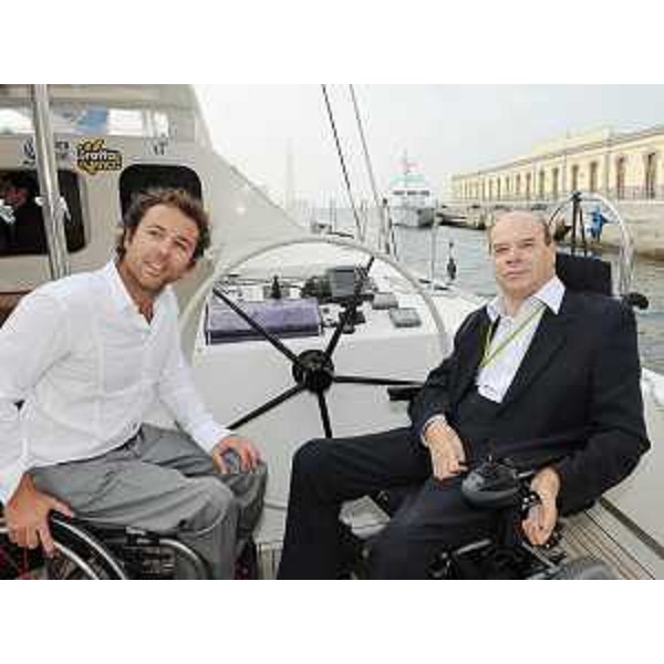 Vladimir Kosic (Assessore regionale Salute e Protezione sociale) visita Andrea Stella sul suo catamarano "Spirito di Stella" all'ormeggio sulle Rive a Trieste. (Trieste 07/10/09)