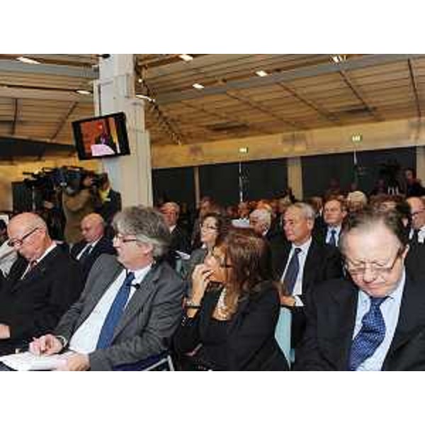 In prima fila, Alessandro Calligaris (Presidente Industriali Udine), Renzo Tondo (Presidente Friuli Venezia Giulia), Emma Marcegaglia (Presidente Confindustria) e Altero Matteoli (Ministro Infrastrutture e Trasporti) all'assemblea generale dell'Associazione degli Industriali di Trieste. (Trieste 12/10/09)