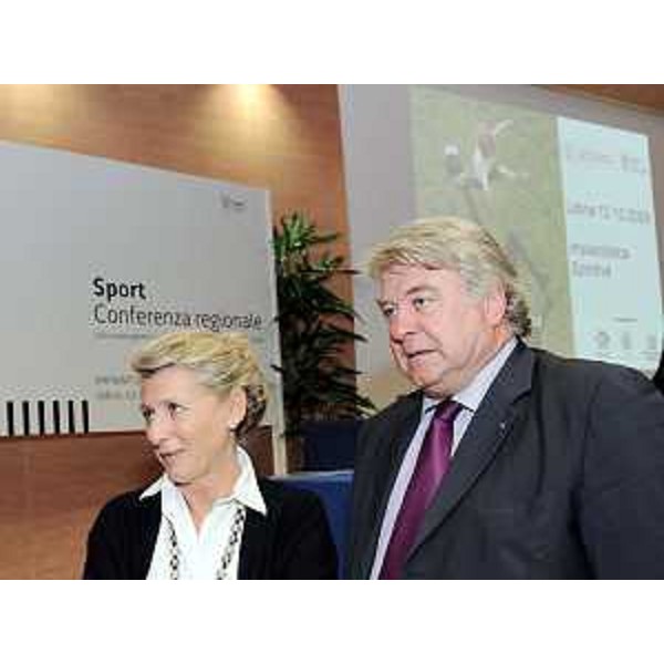 Maria Lucia Candida (Istituto Credito Sportivo) ed Elio De Anna (Assessore regionale Sport) alla 2a Conferenza regionale per lo Sport. (Udine 12/10/09)
