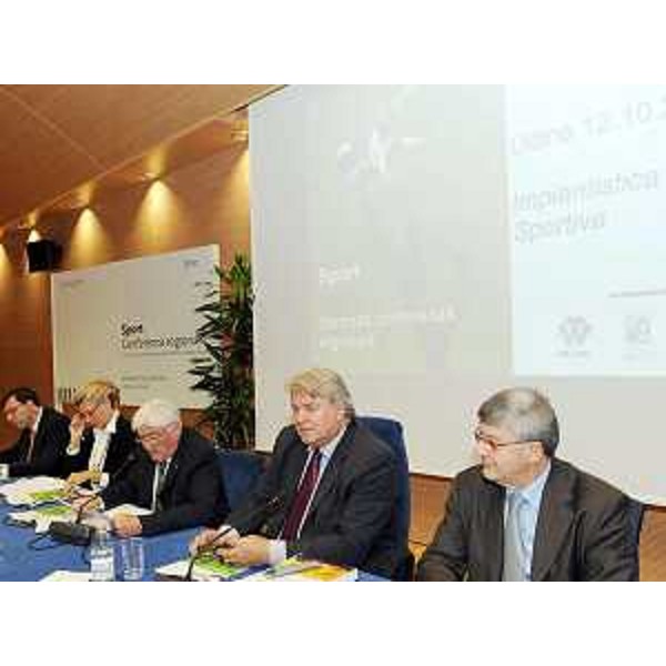 Elio De Anna (Assessore regionale Sport) alla 2a Conferenza regionale per lo Sport. (Udine 12/10/09)