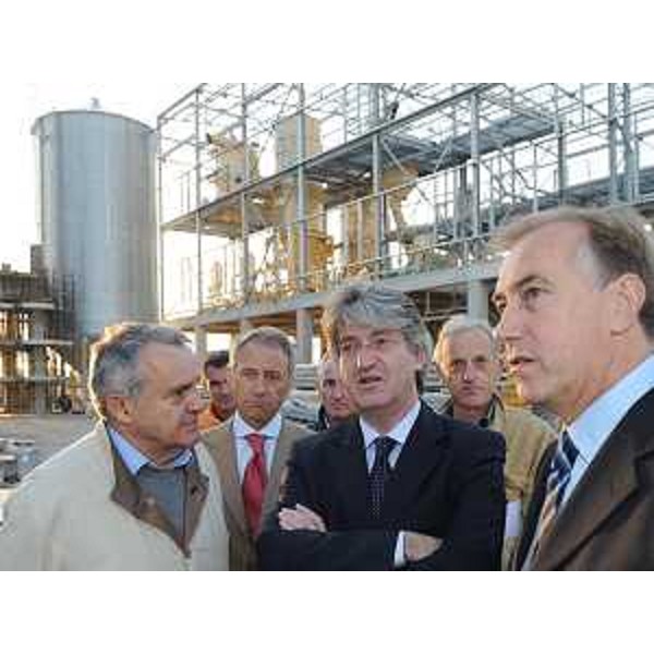 Renzo Tondo (Presidente Friuli Venezia Giulia) visita il cantiere del nuovo Oleificio San Giorgio accompagnato da Franco Rossetto (Amministratore delegato Quality Food) e Paride Cargnelutti (Consigliere regionale), nella zona industriale Aussa Corno di San Giorgio di Nogaro. (San Giorgio di Nogaro 14/10/09)