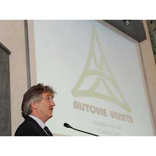 Renzo Tondo (Presidente Friuli Venezia Giulia) interviene all'Assemblea dei Soci di Autovie Venete SpA, a Trieste. (Trieste 15/10/09)