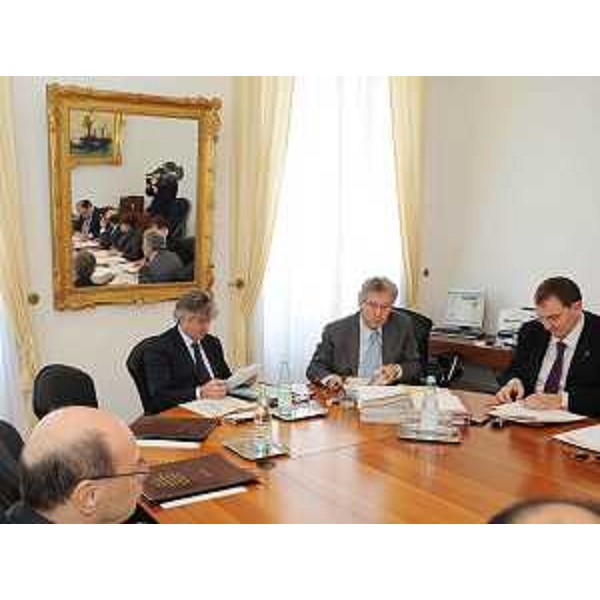 Renzo Tondo (Presidente Friuli Venezia Giulia) e la Giunta regionale riuniti nella sede della Regione a Trieste. (Trieste 15/10/09)