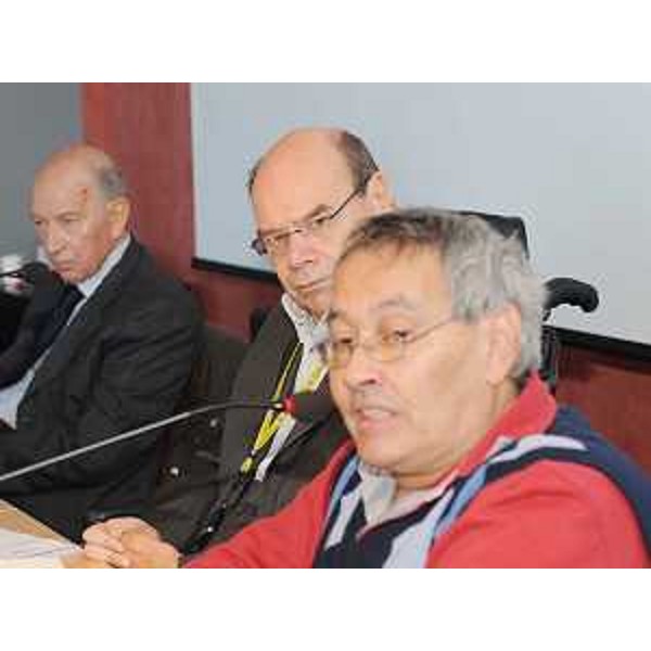 Mario Brancati (Presidente Consulta regionale Associazioni disabili), Vladimir Kosic (Assessore regionale Salute e Protezione sociale) e Giampiero Griffo (Esecutivo mondiale DPI-Disabled Peoples' International) al convengo di presentazione della Convenzione delle Nazioni Unite sui diritti delle persone con disabilità. (Trieste 19/10/09)