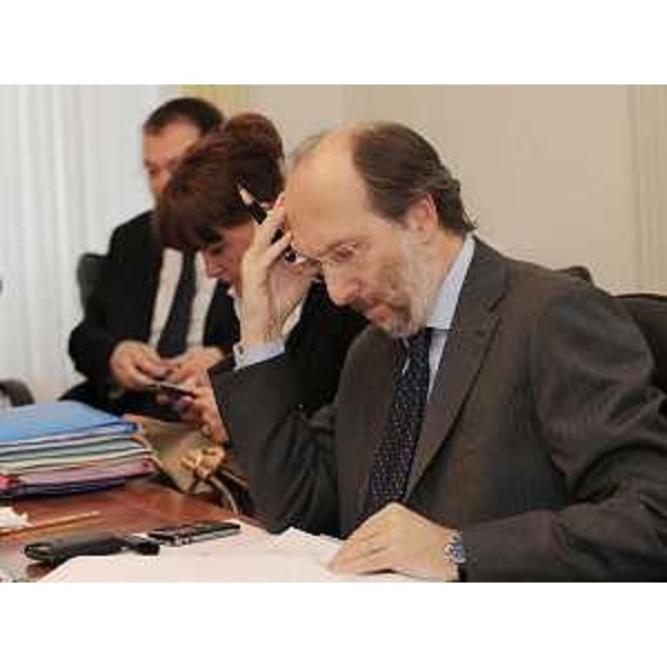 Riccardo Riccardi (Assessore regionale Viabilità e Trasporti) nel corso della riunione di Giunta. (Trieste 22/10/09)