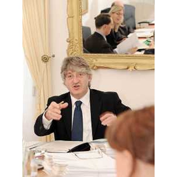 Renzo Tondo (Presidente Friuli Venezia Giulia) nel corso della riunione di Giunta. (Trieste 22/10/09)