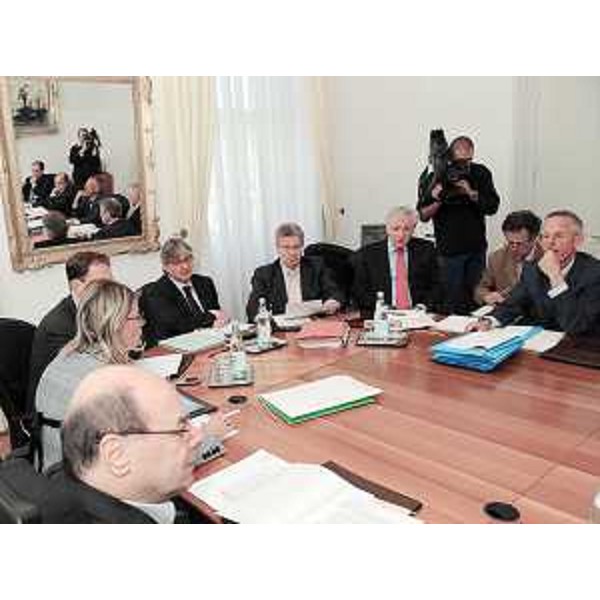 Riunione di Giunta regionale per la prima valutazione dello schema della legge Finanziaria 2010 e del Bilancio triennale 2010-2012. (Trieste 26/10/09)