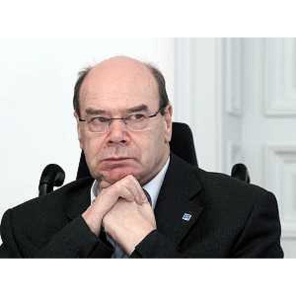 Vladimir Kosic (Assessore regionale Salute e Protezione sociale) nel corso della riunione di Giunta regionale per la prima valutazione dello schema della legge Finanziaria 2010 e del Bilancio triennale 2010-2012. (Trieste 26/10/09)