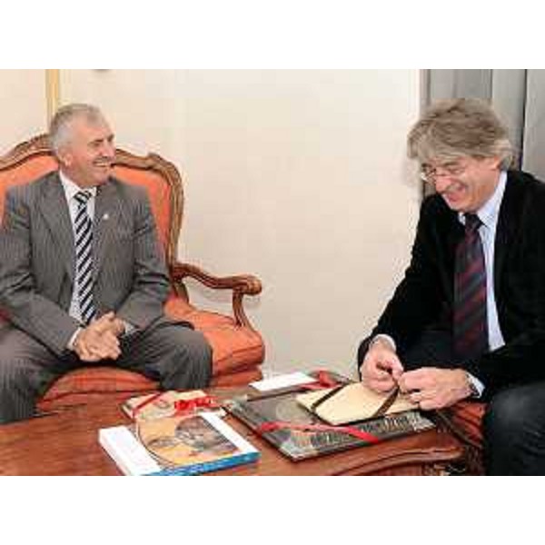 Bogoljub Stojicevic (Presidente Comunità Serba Trieste) e Renzo Tondo (Presidente Friuli Venezia Giulia). (Trieste 28/10/09)