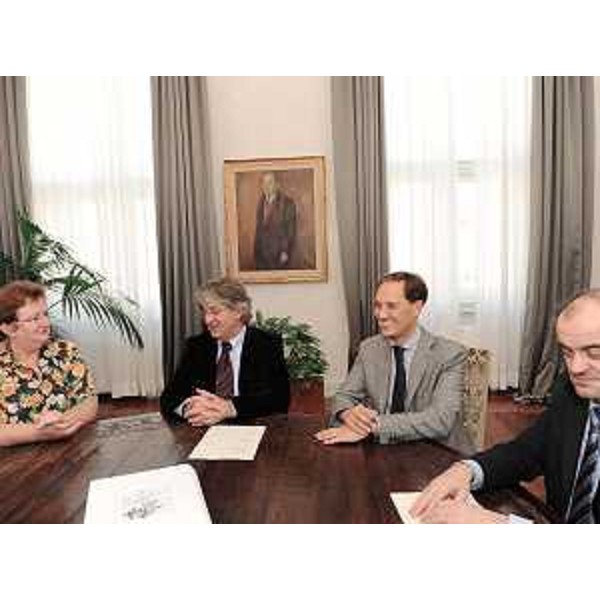 Amanda Elise Vanstone (Ambasciatrice Australia in Italia), Renzo Tondo (Presidente Friuli Venezia Giulia), Luca Ciriani (Vicepresidente FVG) e Roberto Molinaro (Assessore regionale Cultura). (Trieste 28/10/09)