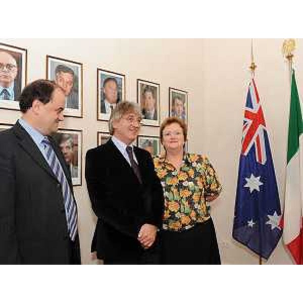 Roberto Molinaro (Assessore regionale Cultura), Renzo Tondo (Presidente Friuli Venezia Giulia) e Amanda Elise Vanstone (Ambasciatrice Australia in Italia). (Trieste 28/10/09)
