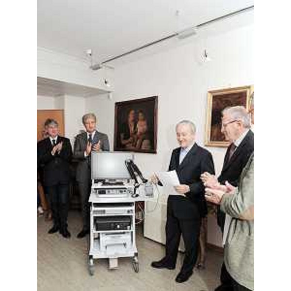 Renzo Tondo (Presidente Friuli Venezia Giulia) alla consegna dell'apparecchio per valutare il funzionamento celebrale dei neonati al dipartimento di Neonatologia dell'Ospedale di Udine. (Udine 30/10/09)