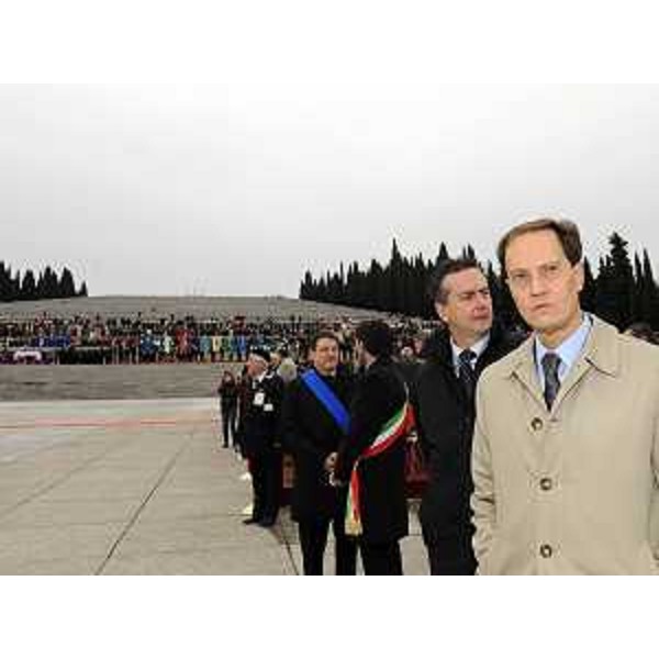 Luca Ciriani (Vicepresidente FVG e Assessore regionale Attività produttive) ed Edouard Ballaman (Presidente Consiglio regionale) alla cerimonia per la Festa dell'Unità nazionale e delle Forze armate, al Sacrario di Redipuglia. (Redipuglia 04/11/09)