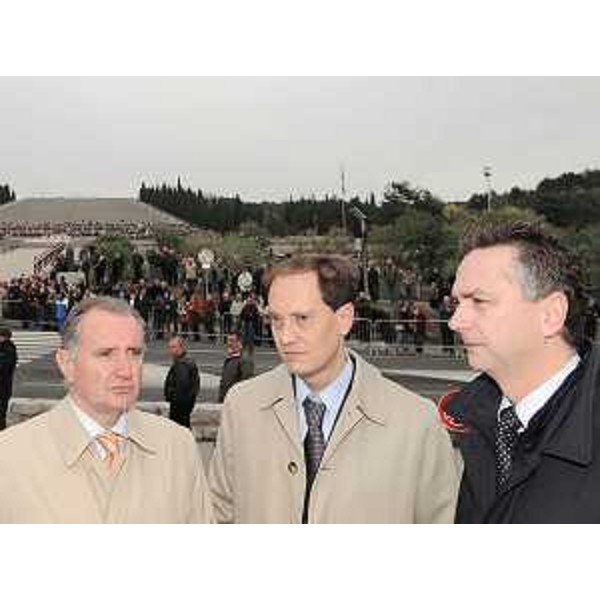 Angelo Compagnon (Deputato), Luca Ciriani (Vicepresidente FVG e Assessore regionale Attività produttive) ed Edouard Ballaman (Presidente Consiglio regionale) alla cerimonia per la Festa dell'Unità nazionale e delle Forze armate, al Sacrario di Redipuglia. (Redipuglia 04/11/09)