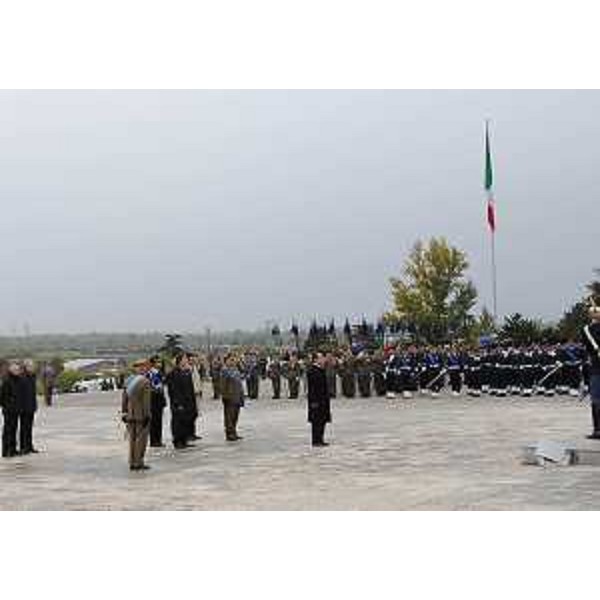 Renato Schifani (Presidente Senato) e le altre autorità alla cerimonia per la Festa dell'Unità nazionale e delle Forze armate, al Sacrario di Redipuglia. (Redipuglia 04/11/09)