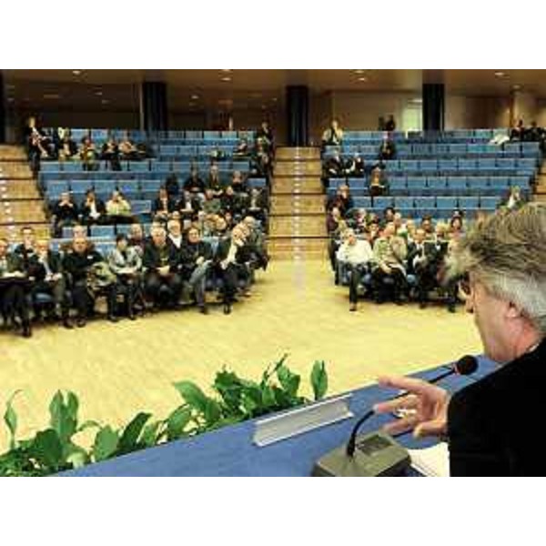 Renzo Tondo (Presidente Friuli Venezia Giulia) nel corso della Conferenza dei Sindaci dei Comuni montani sul Riordino delle Funzioni amministrative delle Comunità montane, all'auditorium della sede regionale di Udine. (Udine 05/11/09)