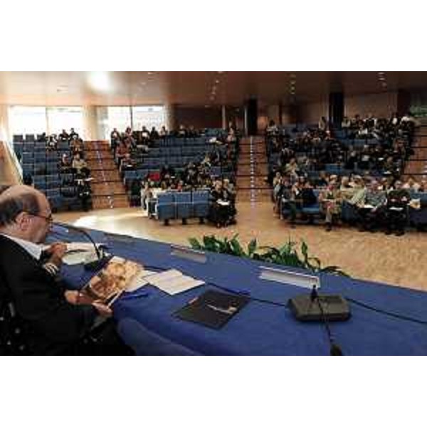 Vladimir Kosic (Assessore regionale alla Salute e Protezione sociale) durante il suo intervento al convegno "I percorsi di cura e di inclusione sociale della salute mentale nella regione Friuli Venezia Giulia". (Udine 09/11/09)