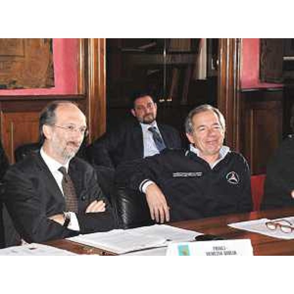 Riccardo Riccardi (Assessore regionale Protezione civile FVG) e Guido Bertolaso (Capo Protezione civile nazionale) nel corso della riunione della Commissione politico istituzionale interregionale di Protezione civile. (Roma 13/11/09)