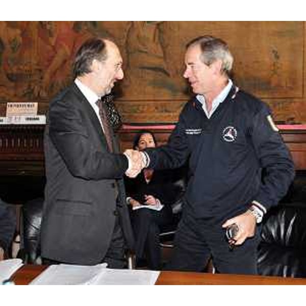 Riccardo Riccardi (Assessore regionale Protezione civile FVG) e Guido Bertolaso (Capo Protezione civile nazionale) nel corso della riunione della Commissione politico istituzionale interregionale di Protezione civile. (Roma 13/11/09)