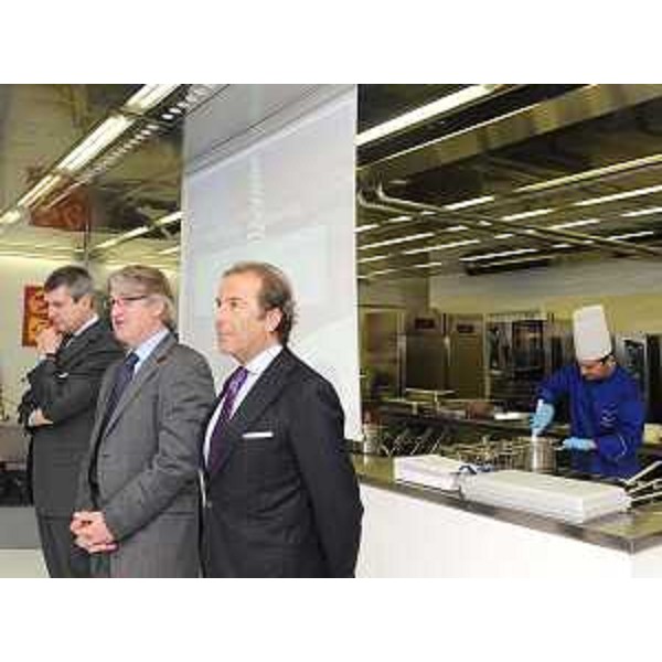 Renzo Tondo (Presidente Friuli Venezia Giulia) visita lo stabilimento della Electrolux Professional a Pordenone. (Pordenone 16/11/09)