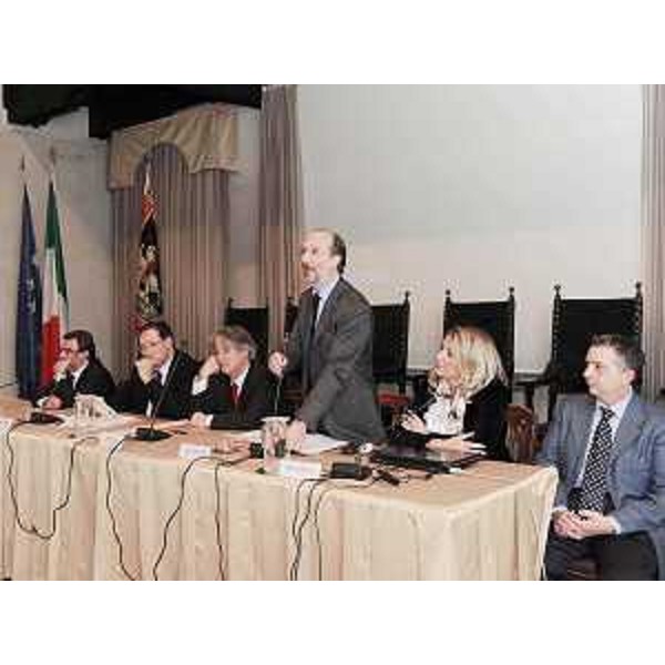 Renzo Tondo (Presidente Friuli Venezia Giulia e Commissario Emergenza A4), Giancarlo Galan (Presidente Veneto), Riccardo Riccardi (Assessore Viabilità e Trasporti Veneto) e Renato Chisso (Assessore Viabilità e Trasporti FVG) alla cerimonia di affidamento dei lavori per la realizzazione del primo lotto tra Quarto d'Altino e San Donà di Piave della terza corsia dell'autostrada Venezia-Trieste, nel Municipio di Portogruaro. (Portogruaro 17/11/09)