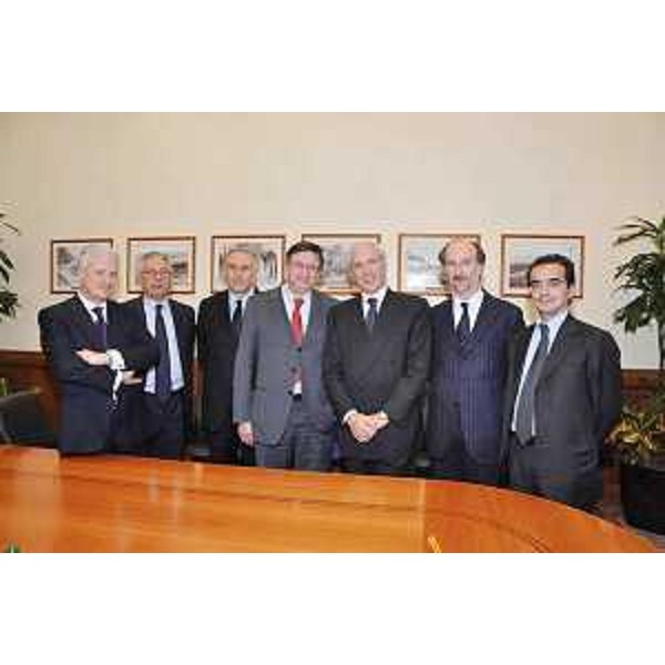 Giorgio Santuz (Presidente Autovie Venete), Pietro Ciucci (Presidente ANAS), Riccardo Riccardi (Assessore regionale Viabilità e Trasporti) e Dario Melò (ad Autovie Venete) nella sede dell'ANAS a Roma per la sigla della convenzione Autovie-ANAS sulla terza corsia della A4. (Roma 19/11/09)