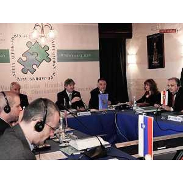 Renzo Tondo (Presidente Friuli Venezia Giulia) presiede l'assemblea annuale plenaria della Comunità di lavoro Alpe Adria, a Villa Manin di Passariano. (Passariano 19/11/09)
