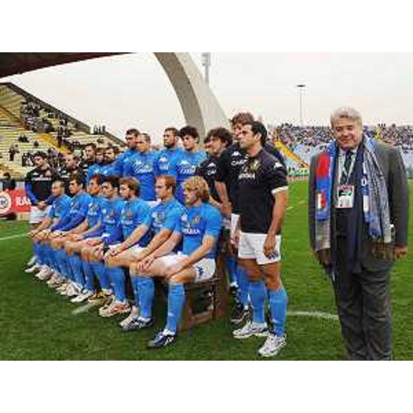 Elio De Anna (Assessore regionale Sport) e la Nazionale italiana Rugby allo Stadio Friuli per il Cariparma test match Italia-Sudafrica. (Udine 21/11/09)
