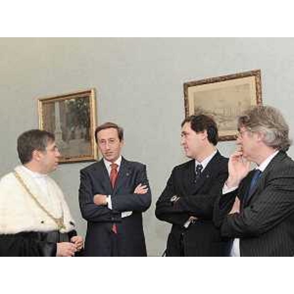 Francesco Peroni (Magnifico Rettore Università Trieste), Gianfranco Fini (Presidente Camera Deputati), Roberto Menia (Sottosegretario Ambiente) e Renzo Tondo (Presidente Friuli Venezia Giulia) in occasione della cerimonia di inaugurazione dell'Anno Accademico 2009-2010 dell'Università di Trieste. (Trieste 23/11/09)