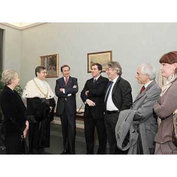 M.T. Bassa Poropat (Presidente Provincia TS), F. Peroni (Magnifico Rettore Università Trieste), G. Fini (Presidente Camera Deputati), R. Menia (Sottosegretario Ambiente), R. Tondo (Presidente Friuli Venezia Giulia), G. Balsamo (Prefetto TS) e A. Rosolen (Assessore regionale Università) in occasione della cerimonia di inaugurazione dell'Anno Accademico 2009-2010 dell'Università di Trieste. (Trieste 23/11/09)