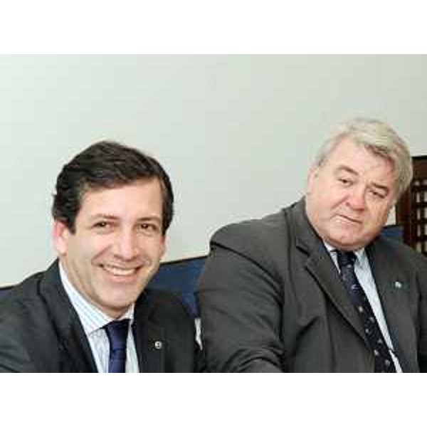Antonio Urso (Vicepresidente FIPCF) ed Elio De Anna (Assessore regionale Sport) alla presentazione del Progetto College di Pesistica. (Trieste 25/11/09)
