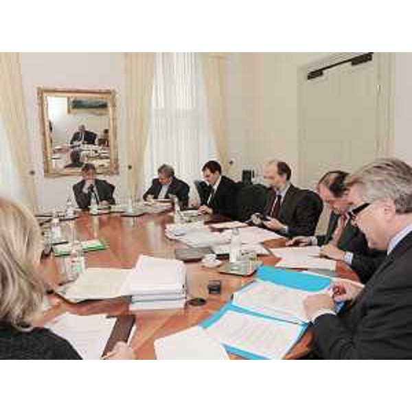 Renzo Tondo (Presidente Friuli Venezia Giulia) presiede la riunione della Giunta regionale nella sede della Regione in piazza Unità d'Italia a Trieste. (Trieste 26/11/09)