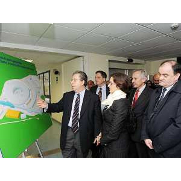 Mariastella Gelmini (Ministro Università e Ricerca) visita il Laboratorio di Luce Sincrotrone accompagnata da Carlo Rizzuto (Presidente Sincrotrone Trieste) e da Roberto Molinaro (Assessore regionale Istruzione). [Basovizza (TS) 30/11/09]