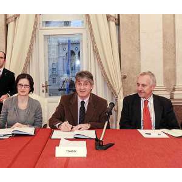 Mariastella Gelmini (Ministro Università e Ricerca), Renzo Tondo (Presidente Friuli Venezia Giulia) e Carlo Rizzuto (Presidente Sincrotrone Trieste) nella sede della Regione. (Trieste 30/11/09)