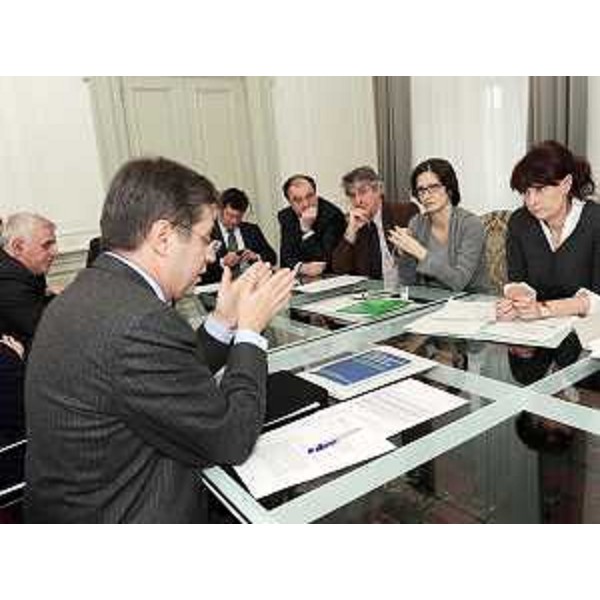 Mariastella Gelmini (Ministro Università e Ricerca), con Renzo Tondo (Presidente Friuli Venezia Giulia), Alessia Rosolen (Assessore regionale Università e Ricerca) e Roberto Molinaro (Assessore regionale Istruzione), incontra i rettori dell'Università di Trieste Francesco Peroni, di Udine Cristiana Compagno e il direttore della SISSA Stefano Fantoni, nella sede della Regione. (Trieste 30/11/09)