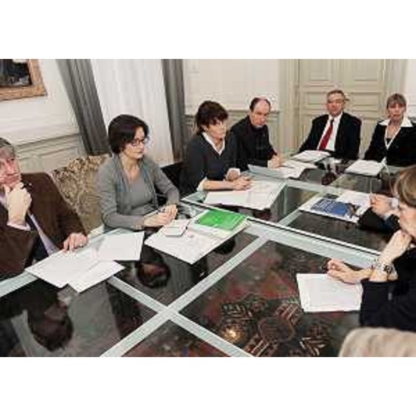 Mariastella Gelmini (Ministro Università e Ricerca), con Renzo Tondo (Presidente Friuli Venezia Giulia), Alessia Rosolen (Assessore regionale Università e Ricerca) e Roberto Molinaro (Assessore regionale Istruzione), incontra i rettori dell'Università di Trieste Francesco Peroni, di Udine Cristiana Compagno e il direttore della SISSA Stefano Fantoni, nella sede della Regione. (Trieste 30/11/09)