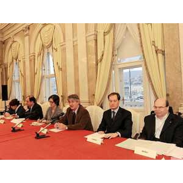 A. Rosolen (Assessore regionale Università e Ricerca), R. Molinaro (Assessore regionale Istruzione), M. Gelmini (Ministro Università e Ricerca), R. Tondo (Presidente Friuli Venezia Giulia), L. Ciriani (Vicepresidente FVG e Assessore regionale Attività produttive) e V. Kosic (Assessore regionale Salute e Protezione sociale) nella sede della Regione. (Trieste 30/11/09)