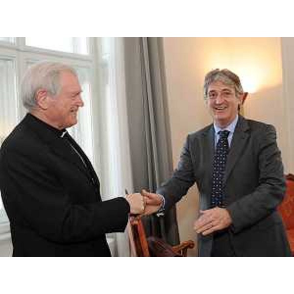 Mons. Pietro Brollo e Renzo Tondo (Presidente Friuli Venezia Giulia) nella sede della Regione. (Trieste 03/12/09)