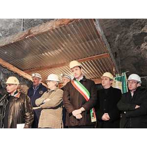 Renzo Tondo (Presidente Friuli Venezia Giulia) e Renato Carlantoni (Sindaco Tarvisio) nel corso della cerimonia per la Festa di Santa Barbara, patrona dei minatori, nelle Miniere di Raibl. (Cave del Predil 04/12/09)