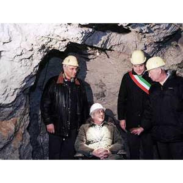 Renzo Tondo (Presidente Friuli Venezia Giulia) e Renato Carlantoni (Sindaco Tarvisio) inaugurano il Centro terapico per le sindromi allergiche dell'apparato respiratorio, nel ramo Kaiser Franz delle Miniere di Raibl. (Cave del Predil 04/12/09)
