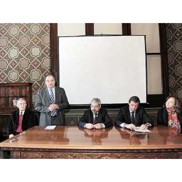 Roberto Molinaro (Ass. reg. Istruzione, Formazione, Cultura, Famiglia) alla presentazione del progetto del parcheggio interrato di piazza Primo Maggio a Udine. (Udine 09/12/09)