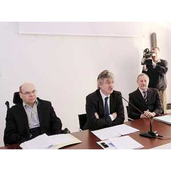 Vladimir Kosic (Assessore regionale Salute e Protezione sociale), Renzo Tondo (Presidente Friuli Venezia Giulia) e Paolo Basaglia (Direttore centrale Salute e Protezione sociale) nel corso della presentazione del Piano sociosanitario 2010-2012. (Trieste 10/12/09)