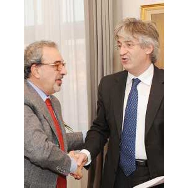 Sergio Razeto (Presidente Associazione Industriali Trieste) e Renzo Tondo (Presidente Friuli Venezia Giulia) nella sede della Regione. (Trieste 10/12/09)