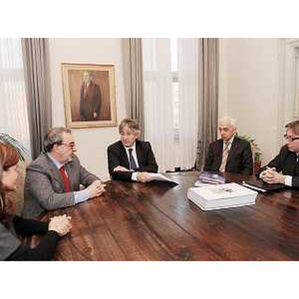L'incontro tra Sergio Razeto (Presidente Associazione Industriali Trieste) e Renzo Tondo (Presidente Friuli Venezia Giulia) nella sede della Regione. (Trieste 10/12/09)
