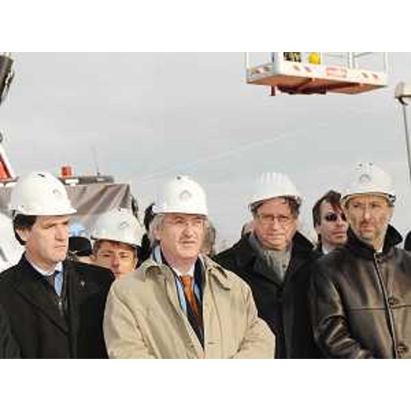 R. Menia (Sottosegretario Ambiente), R. Tondo (Presidente Friuli Venezia Giulia), G. Santuz (Presidente Autovie Venete) e R. Riccardi (Assessore regionale Viabilità e Trasporti) alla cerimonia della posa della prima pietra per la riqualificazione autostradale della Villesse-Gorizia. (Villesse 12/12/09)