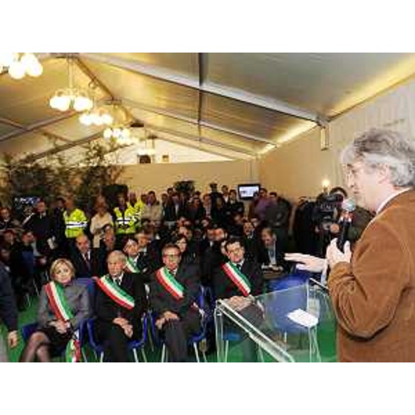 L'intervento di Renzo Tondo (Presidente Friuli Venezia Giulia) alla cerimonia della posa della prima pietra per la riqualificazione autostradale della Villesse-Gorizia. (Villesse 12/12/09)